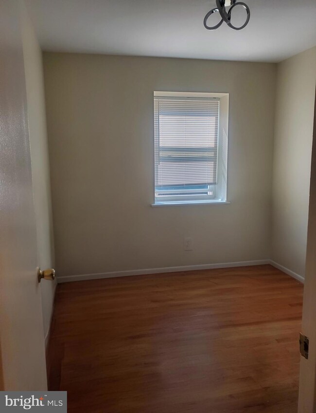 704 Silver Ct, Hamilton Square, NJ 08690 - photo 7