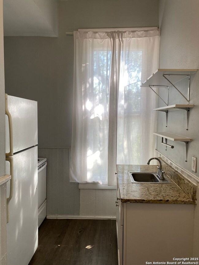 1318 Willow unit 3, San Antonio, TX 78208 - photo 4