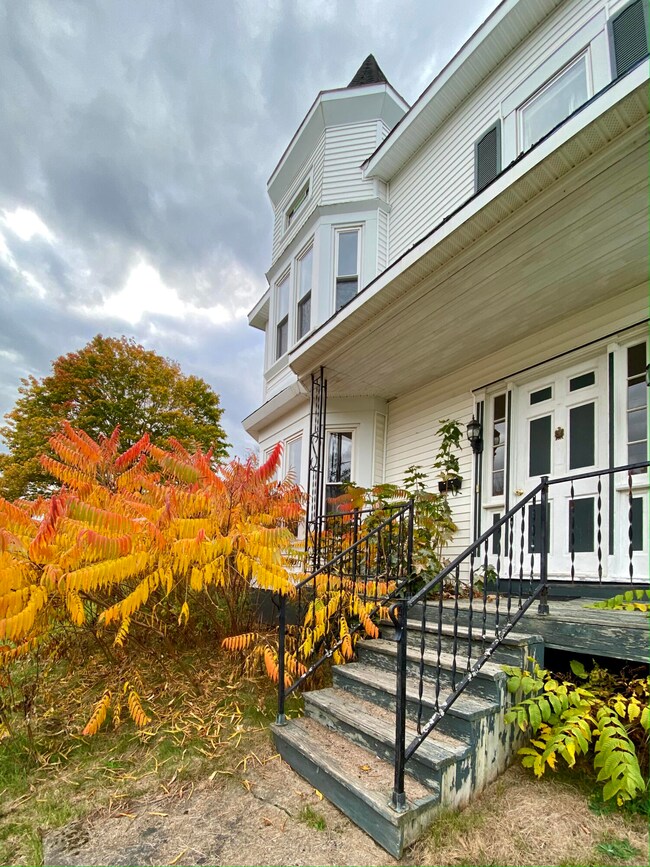 33 Lafayette St, Calais, ME 04619 - photo 4