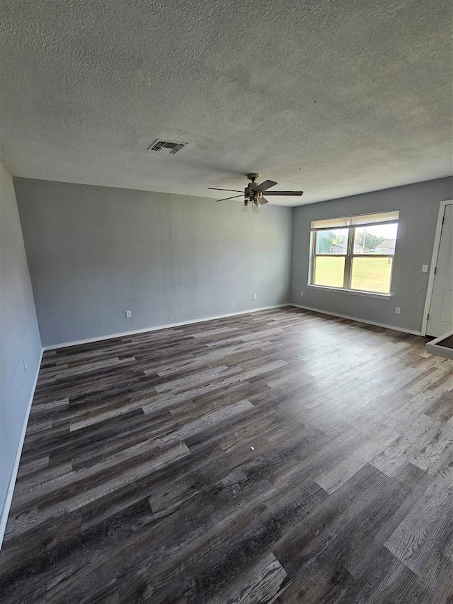 706 NW Locust Ave, Cache, OK 73527 - photo 6