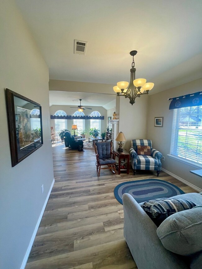 210 Hunters Glen Dr, Lufkin, OK 74904 - photo 6