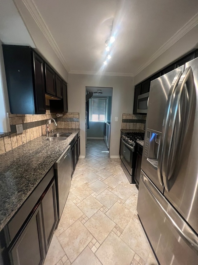 2023 Raleigh Place unit 4, Hoffman Estates, IL 60169 - photo 2