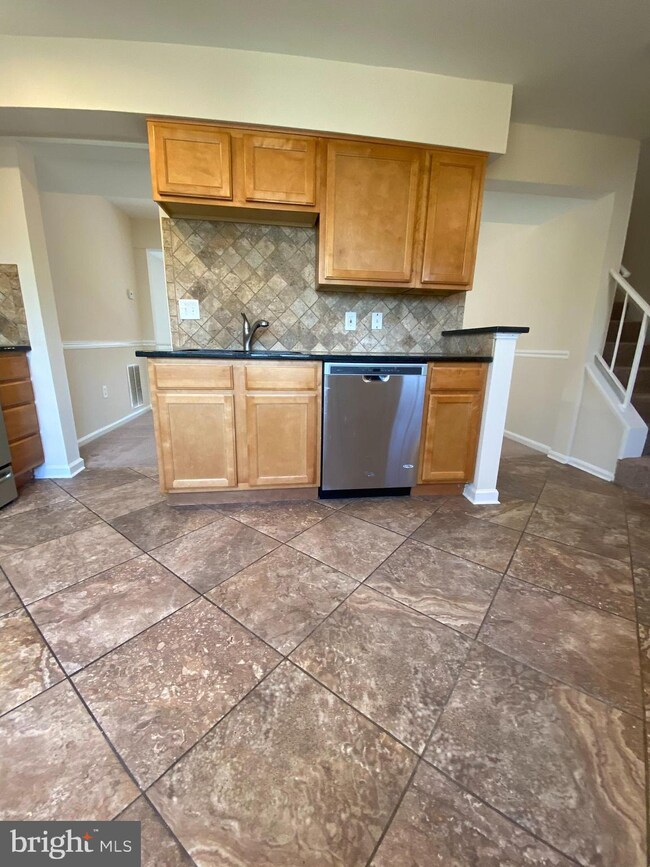 1993 Mayflower Dr, Woodbridge, VA 22192 - photo 5