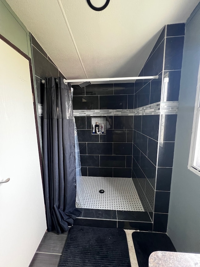 Principal standing shower