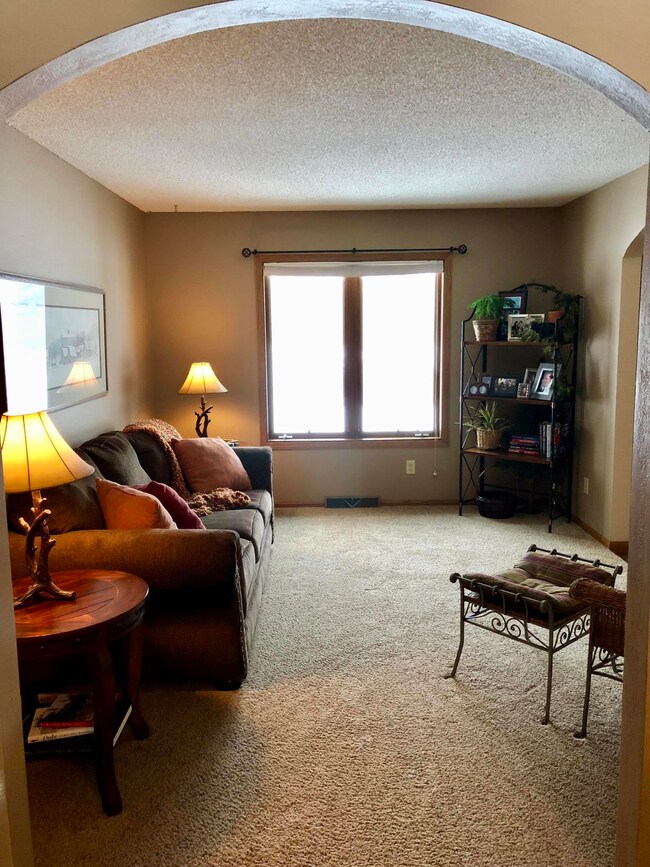 400 E Oakmond Ave, Mitchell, SD 57301 - photo 6