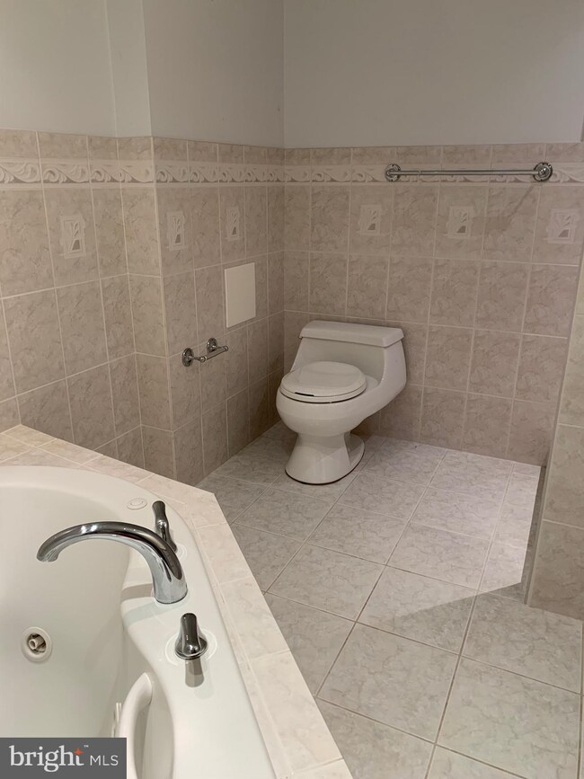 13816 Castle Cliff Way, Silver Spring, MD 20904 - photo 7