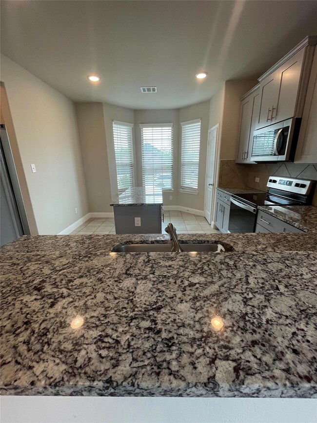 729 Hackamore St, White Settlement, TX 76108 - photo 5