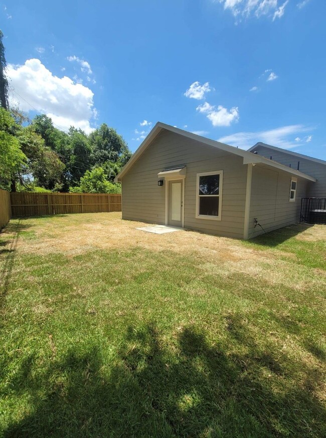 1041 Junell St, Houston, TX 77088 - photo 3