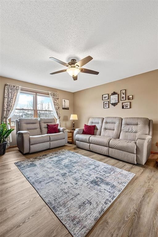 1651 21st St NW, Cedar Rapids, IA 52405 - photo 5