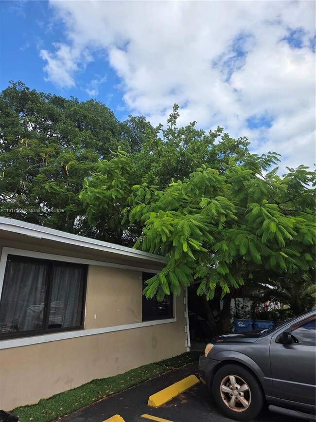 435 NW 41st St unit 1-4, Oakland Park, FL 33309 - photo 2