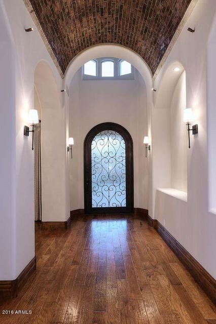 Night-Foyer
