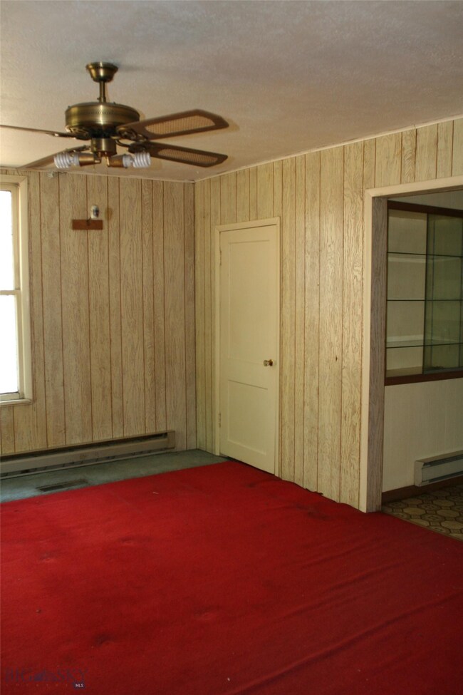 Living Room with ceiling fan