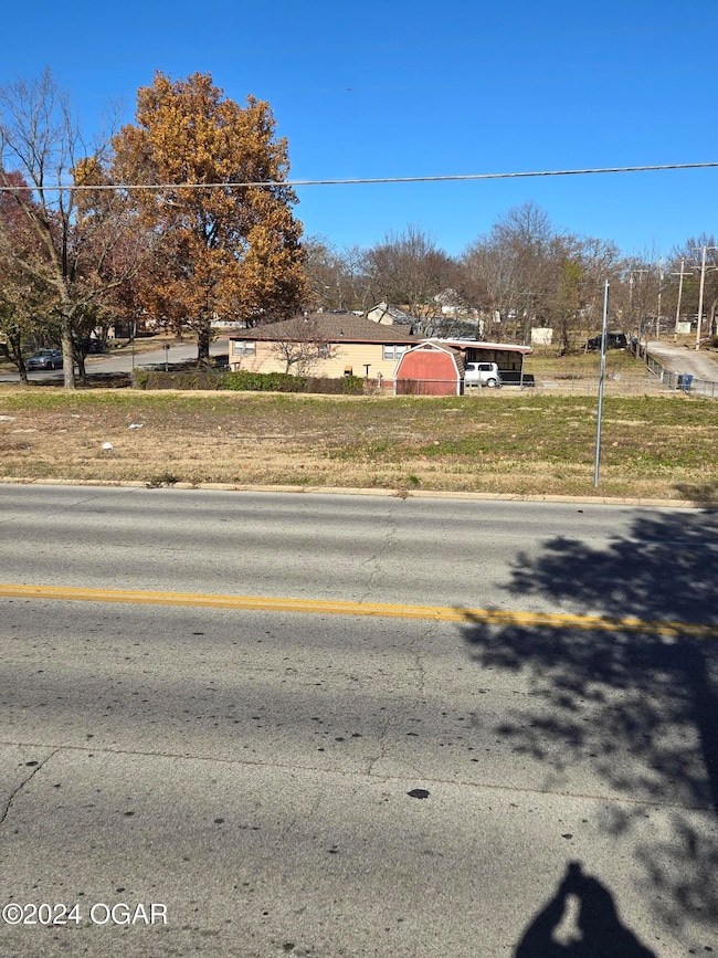 2009 E 4th St, Joplin, MO 64801 - photo 4