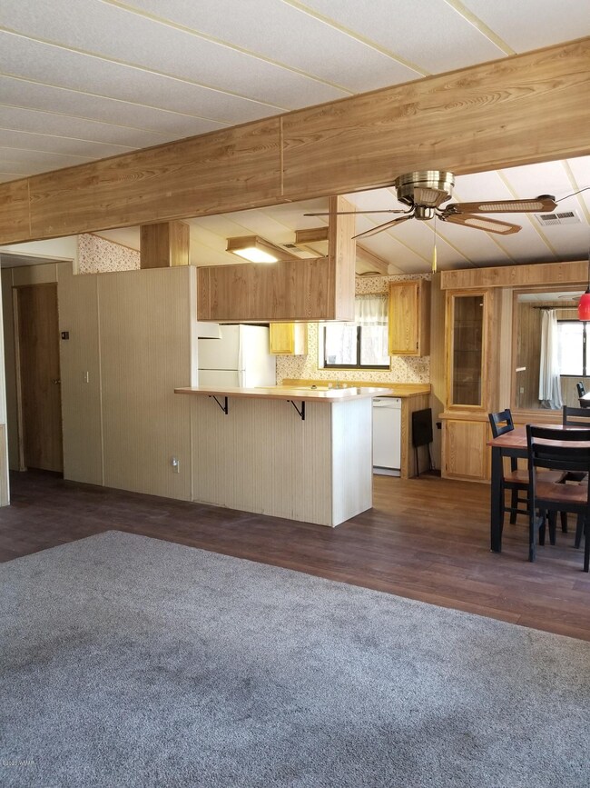650 kitchen dining