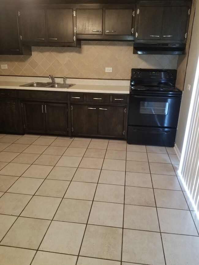 18560 John Ave, Country Club Hills, IL 60478 - photo 4