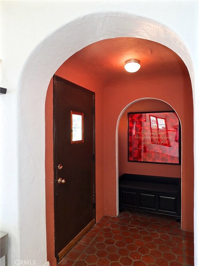 FORMAL TILED ENTRANCE