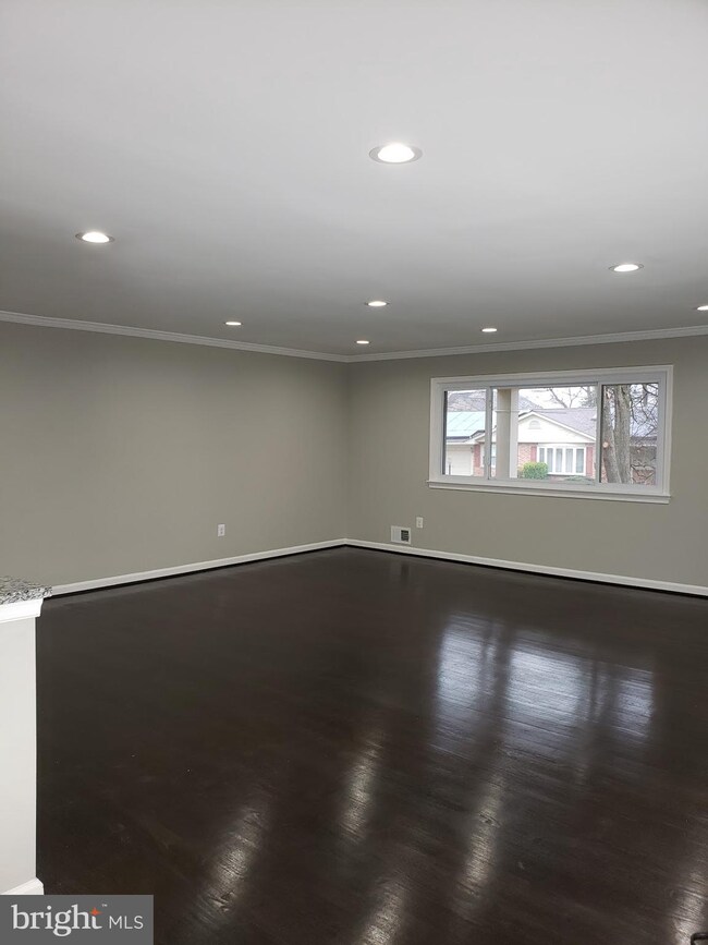 12814 Pine Tree Ln, Fort Washington, MD 20744 - photo 7