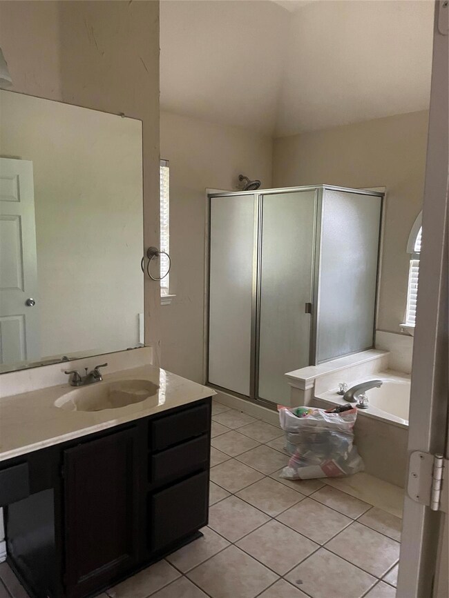 401 Parkview Ct, Hurst, TX 76053 - photo 5