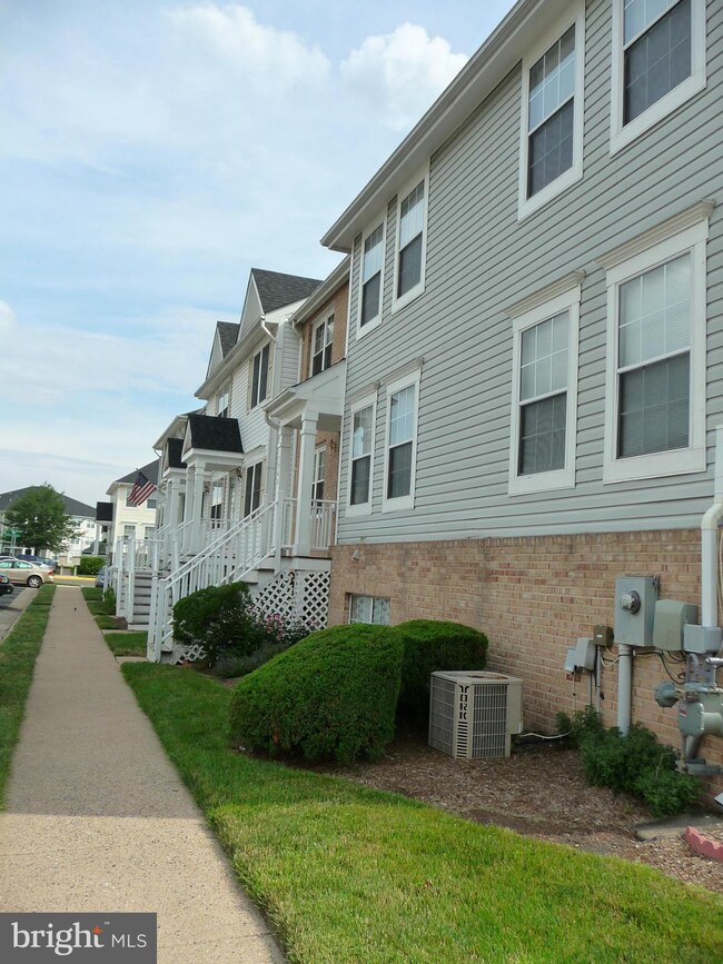7962 Calvary Ct unit 137, Manassas, VA 20109 - photo 2