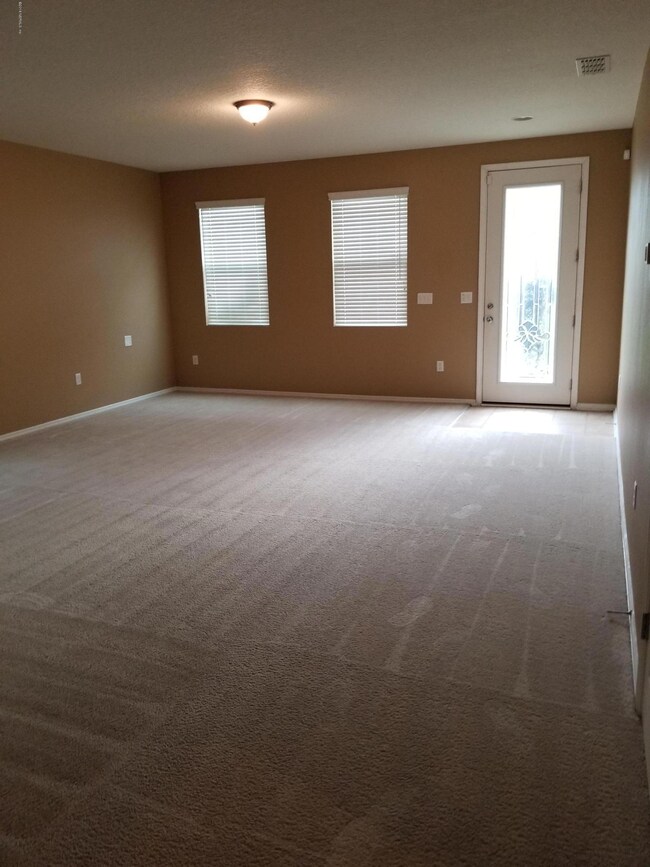 11739 Silver Hill Dr, Jacksonville, FL 32218 - photo 2