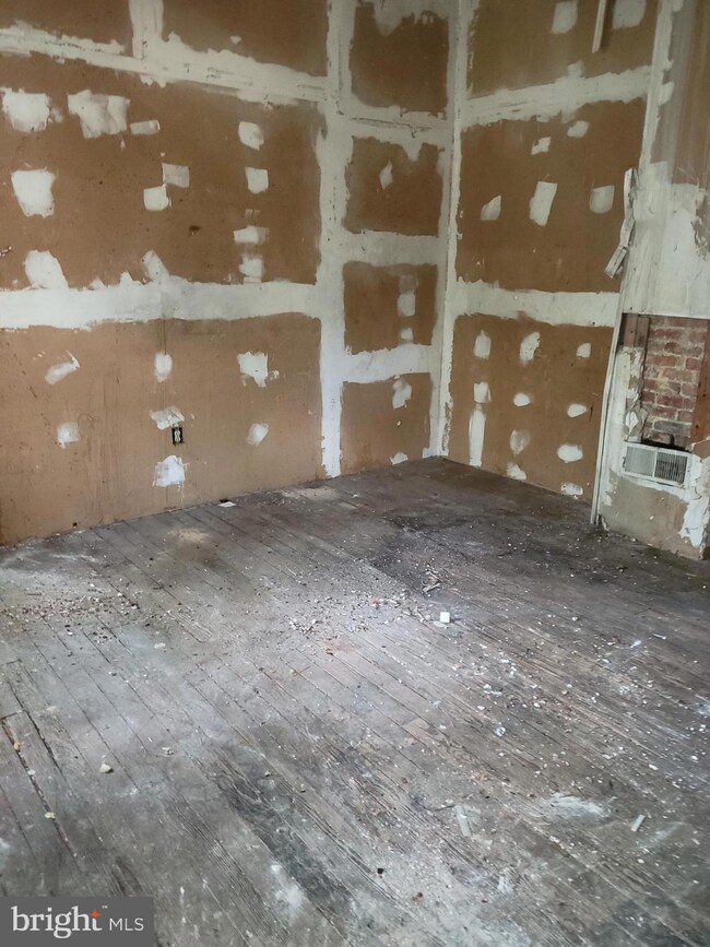 700 Appleton St, Baltimore, MD 21217 - photo 4