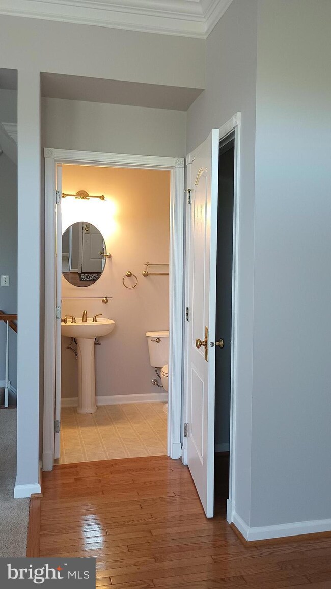 42927 Shelbourne Square, Chantilly, VA 20152 - photo 7