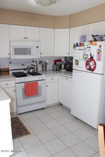 402 Anderson Dr, Wayland, MI 49348 - photo 3