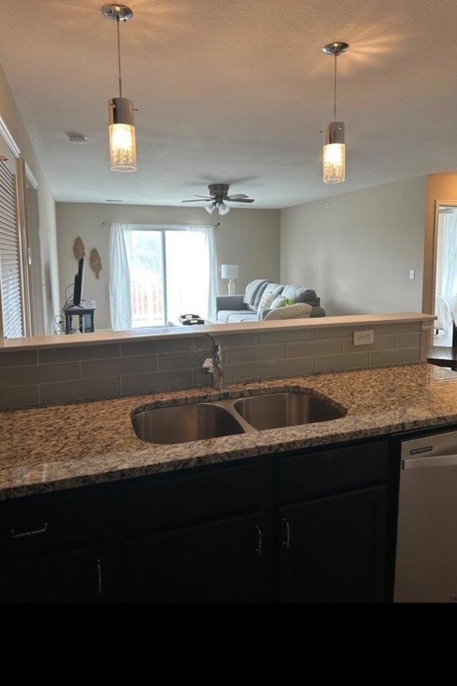 2212 Chapel Hill Rd unit 204, Columbia, MO 65203 - photo 3