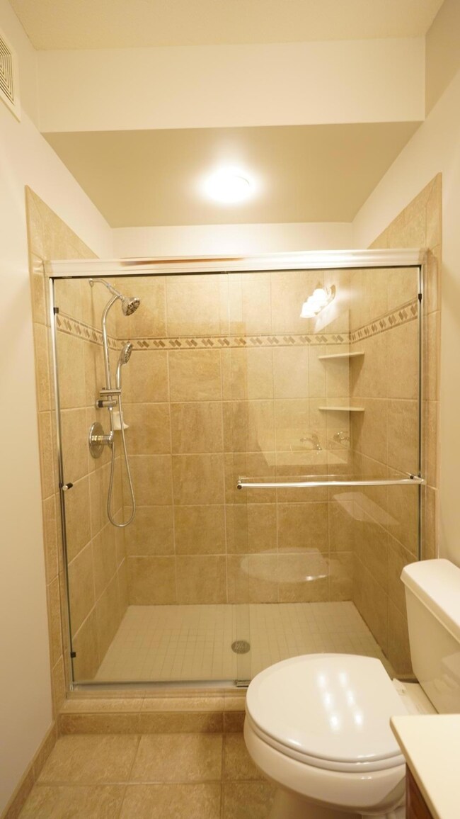 5250 Grandview Square unit 2212, Edina, MN 55436 - photo 6