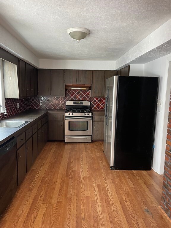 106 Upland Rd unit 1, Winthrop, MA 02152 - photo 5