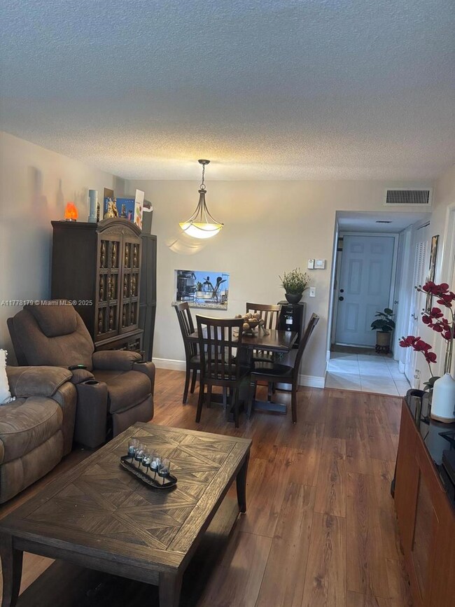 151 Berkley Rd unit 206, Hollywood, FL 33024 - photo 5