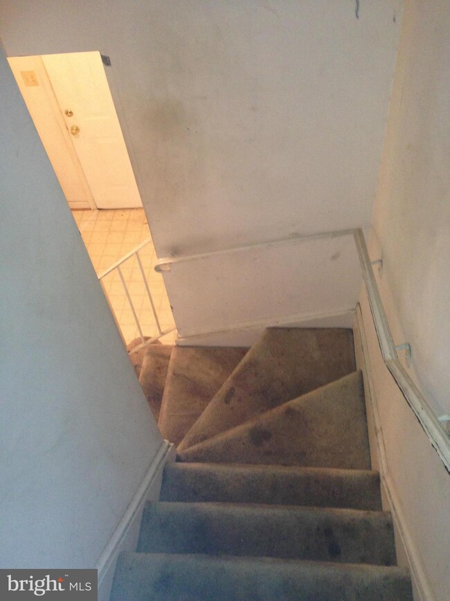 909 Hilldropt Ct, Capitol Heights, MD 20743 - photo 5