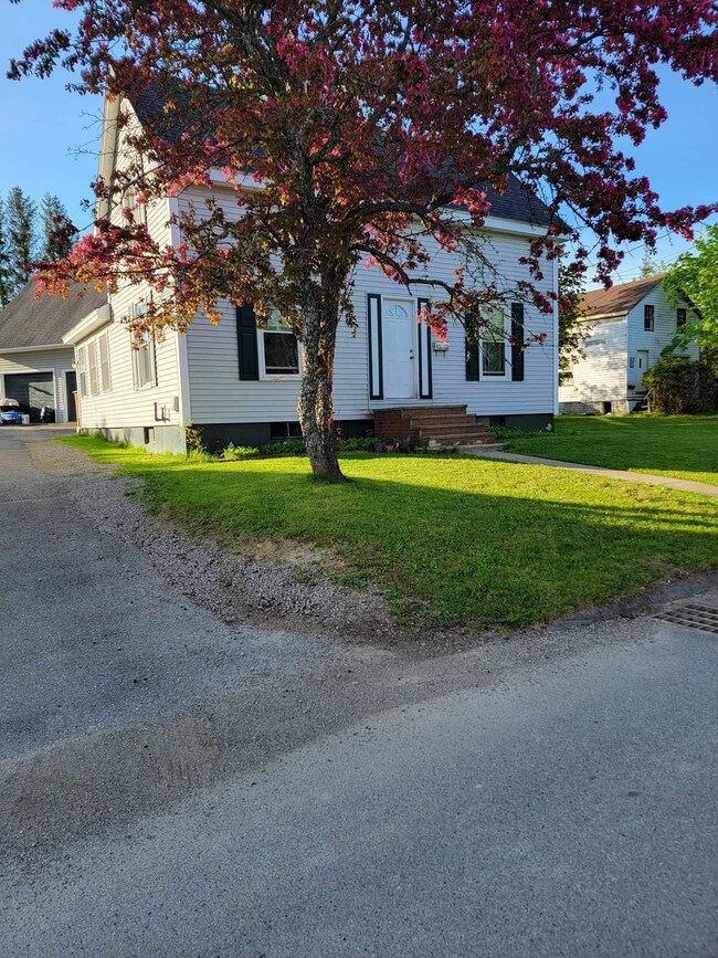 30 Franklin St, Calais, ME 04619 - photo 2