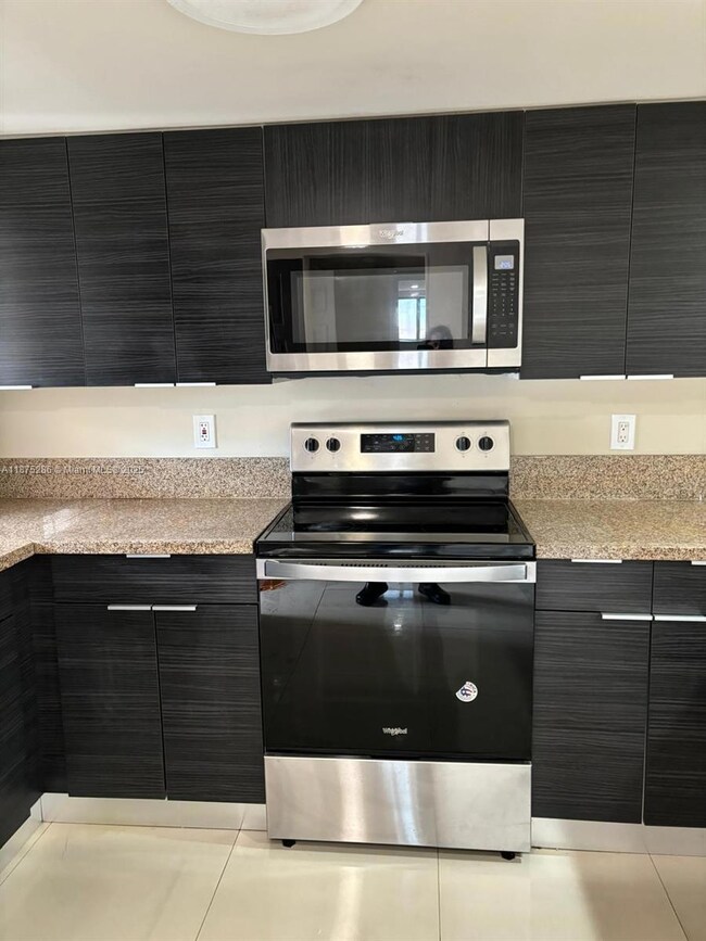 5650 W 26th Ct unit 106, Hialeah, FL 33016 - photo 2