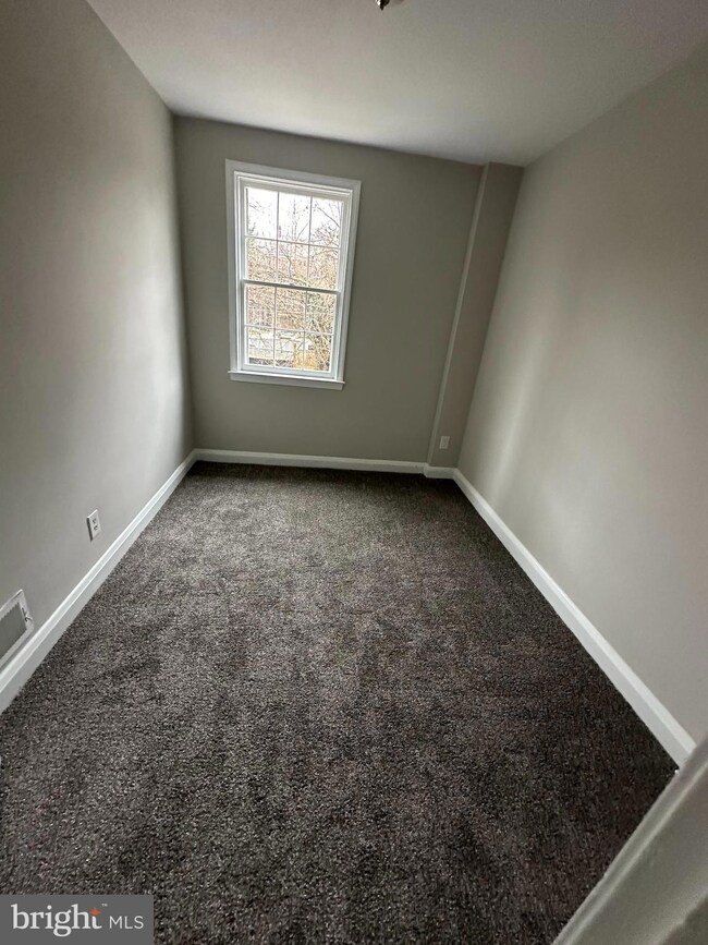 220 Medwick Garth E, Baltimore, MD 21228 - photo 7