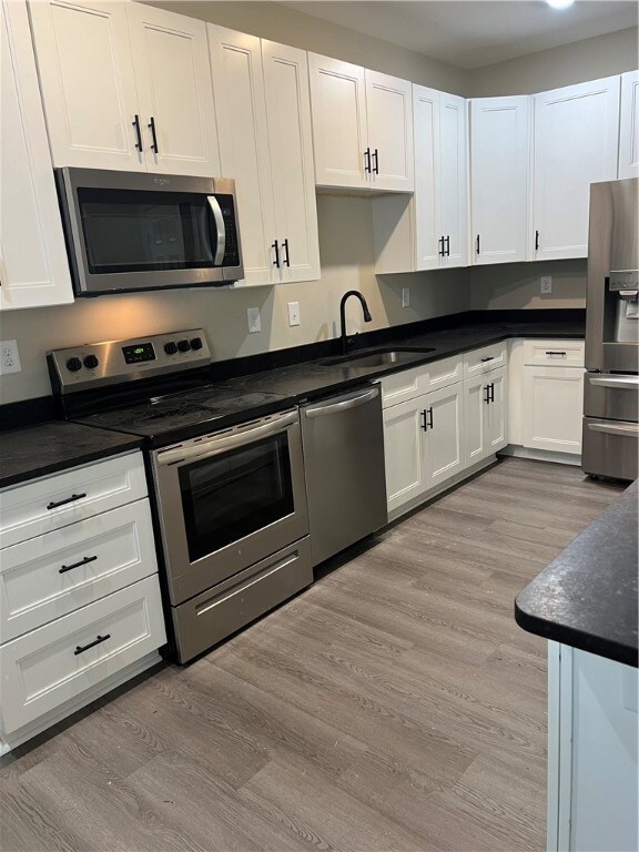 Large kitchen with lots of counter space and cabin