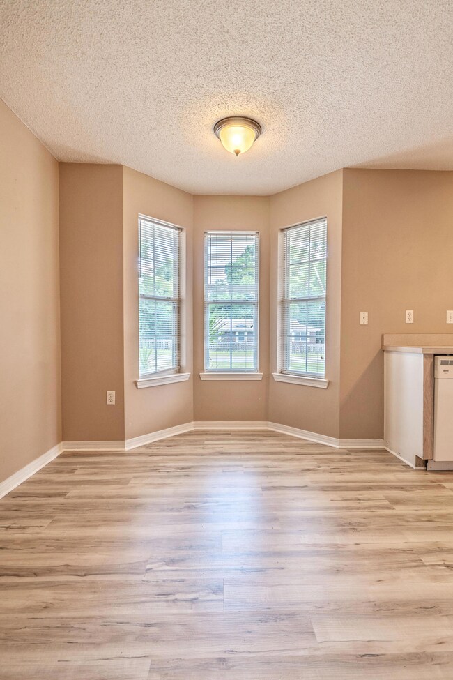 2957 Sholtz Ave, Crestview, FL 32539 - photo 4