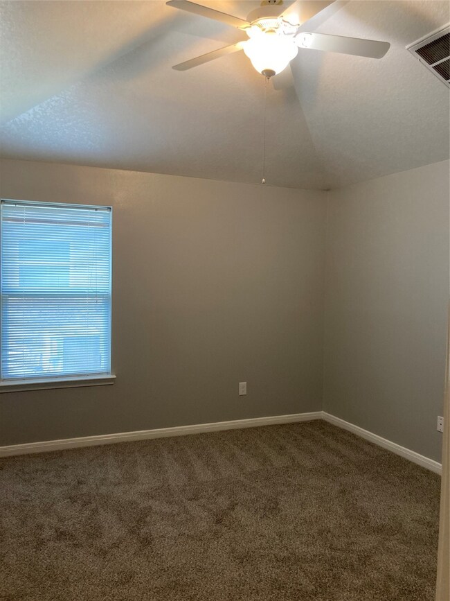 1316 W Dumble St, Alvin, TX 77511 - photo 2