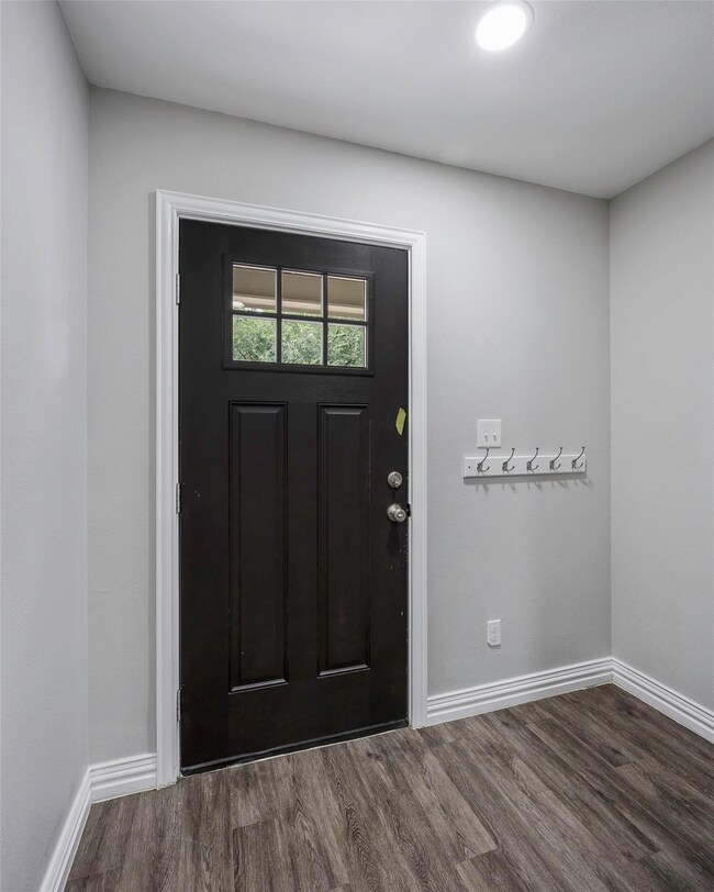 907 W Collins St, Denison, TX 75020 - photo 2