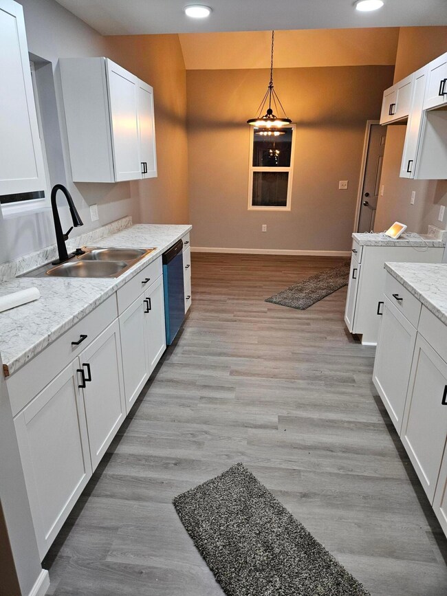 930 S James Rd, Columbus, OH 43227 - photo 5