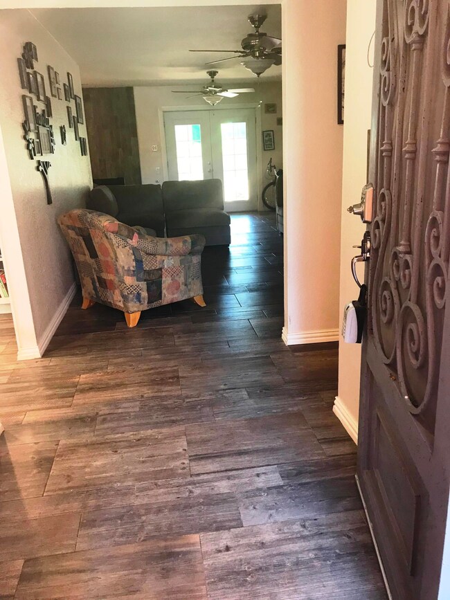 10416 Ashwood Dr, El Paso, TX 79935 - photo 4