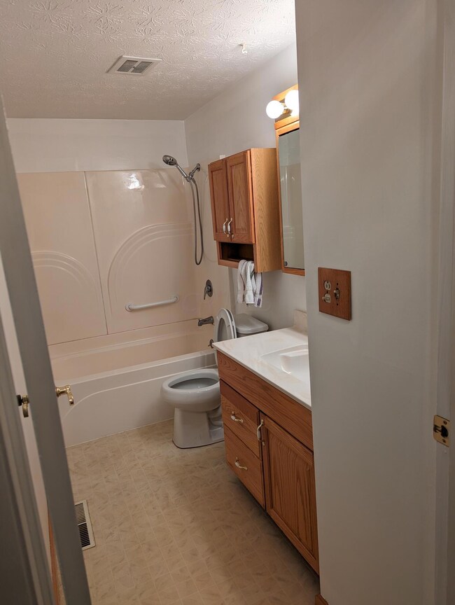 2933 Fleet Rd, Columbus, OH 43232 - photo 6