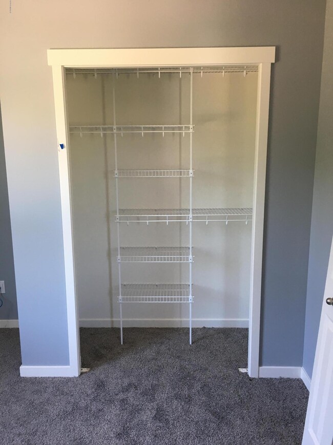 bedroom3_closet