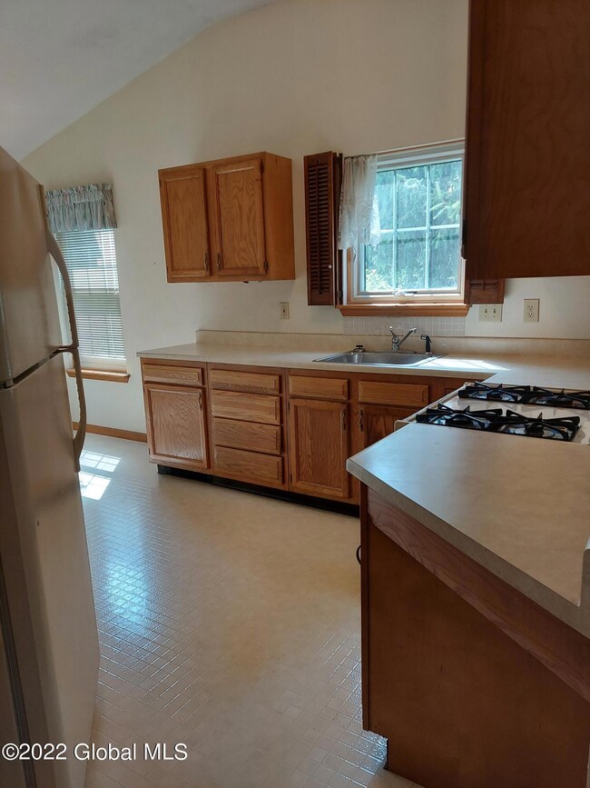 1 Meridian Ct, Troy, NY 12182 - photo 5