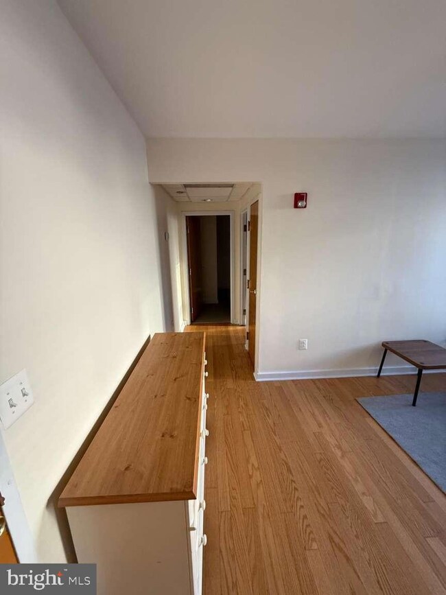 1939 Chestnut St unit 4C, Philadelphia, PA 19103 - photo 7