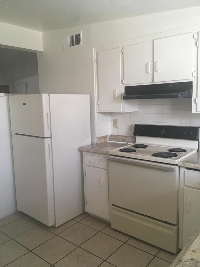 420 E Yavapai Rd unit 6, Tucson, AZ 85705 - photo 2