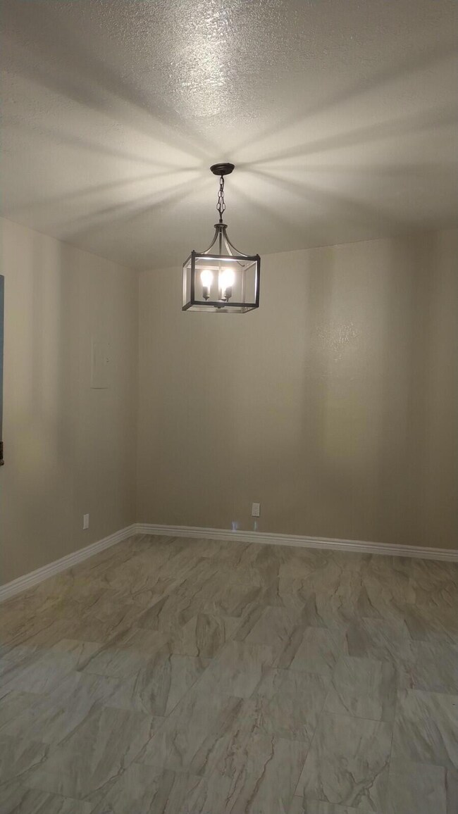 305 Bernadine Ave, El Paso, TX 79915 - photo 5