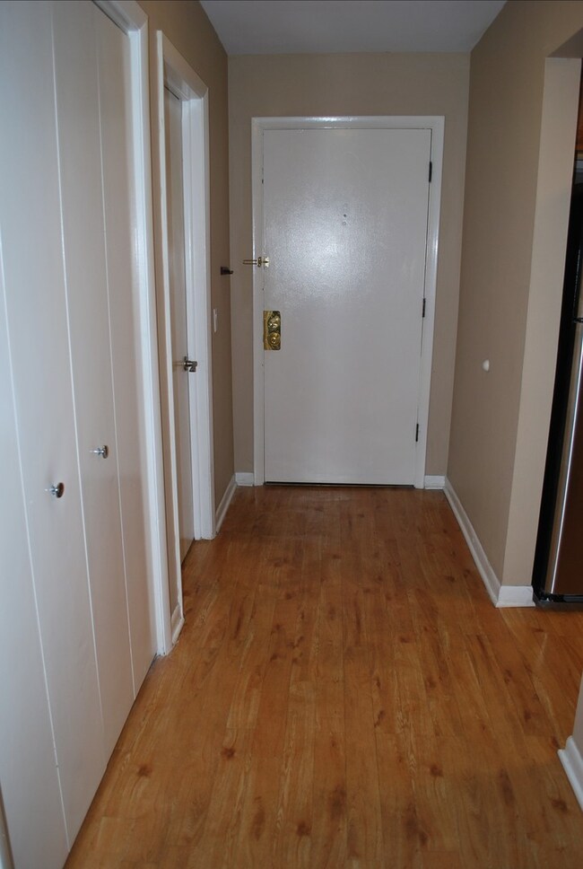 1611 Ashland Ave unit 302, Des Plaines, IL 60016 - photo 3