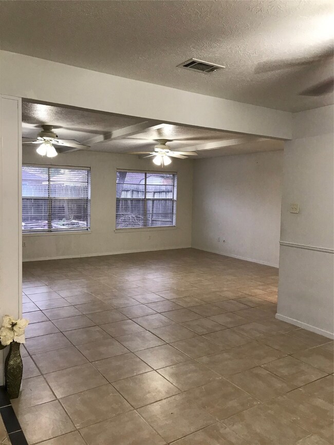 16450 Hibiscus Ln, Friendswood, TX 77546 - photo 6