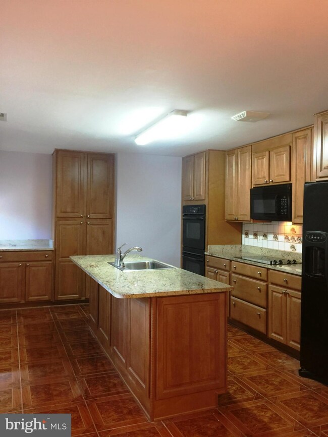 11632 Hourglass Way, Germantown, MD 20876 - photo 7